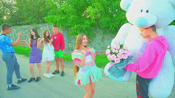 ЗА ЧТО БАСКЕТБОЛИСТ ДАРИТ ДИАНЕ ТАКИЕ ПОДАРКИ😍? ЧЕРЛИДЕРШИ ЗАВИДУЮТ!!!👯‍♀️