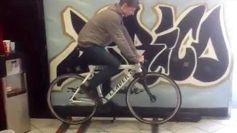 Samvel testing out Alexi's Leader 725 custom build by Fix Fixie
