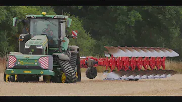 John Deere 8RX 410 with Kuhn 9 furrow Multi-Leader XT plough
