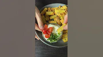 Чипсы из макарон с соусом