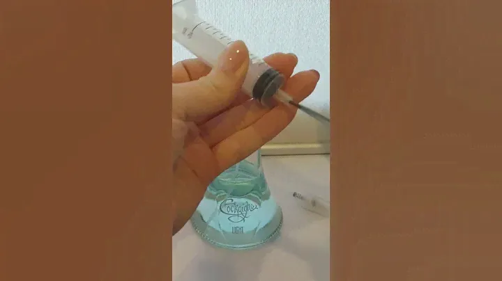 как перелить духи из большого флакона? Ставь лайк и подписывайся! 🤗☺